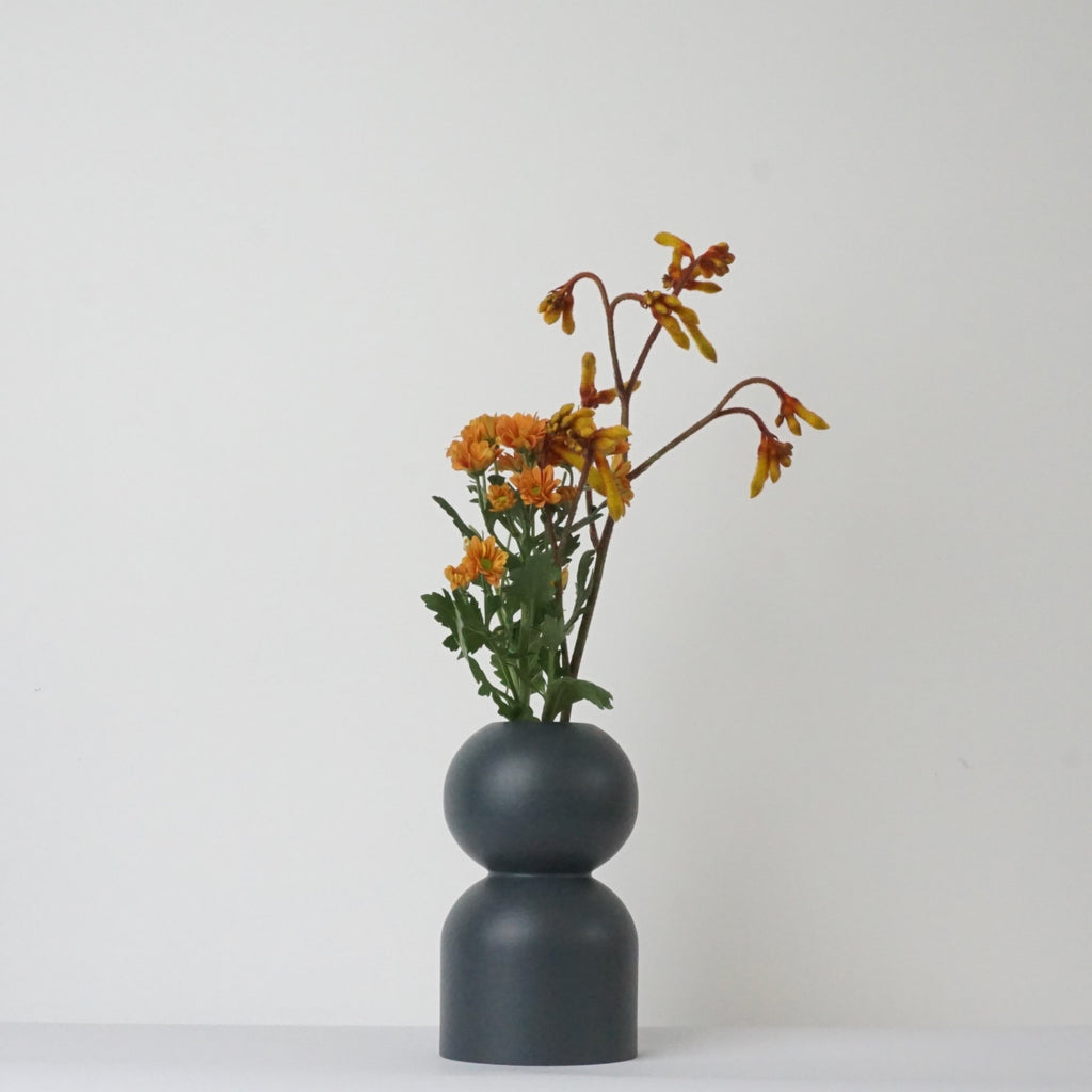 LEMON LILY Vase low Vases Charcoal